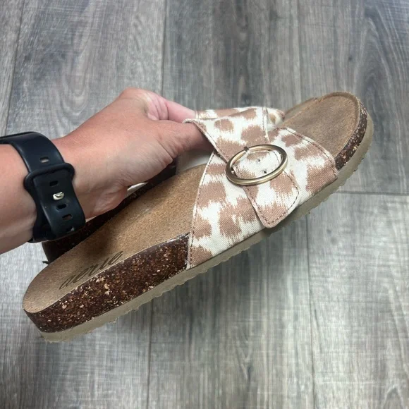 Aerie slides - Picture 2 of 3